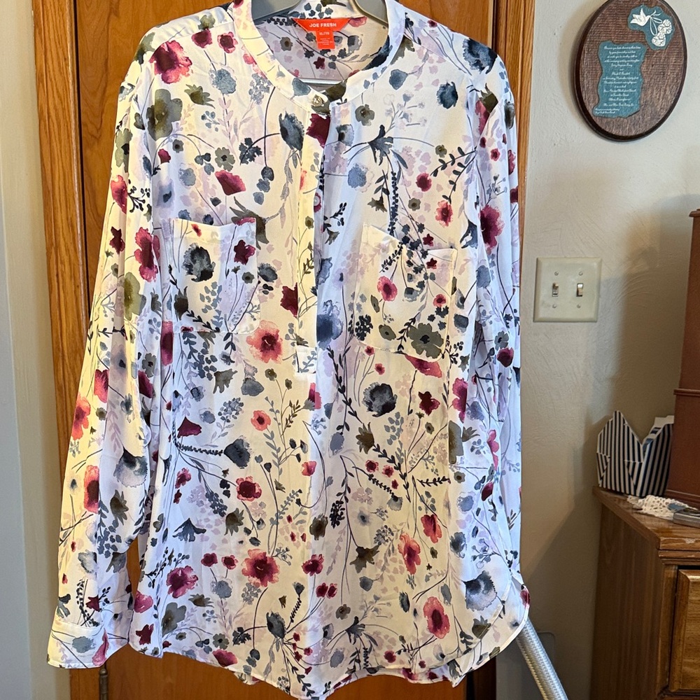 Joe Fresh Multicolor Floral Blouse. Size XL. Great condition.